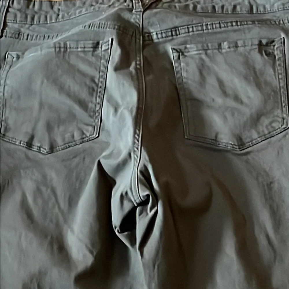 Jessica Simpson olive / military green relaxed skinny crop five pocket jeans 12‎